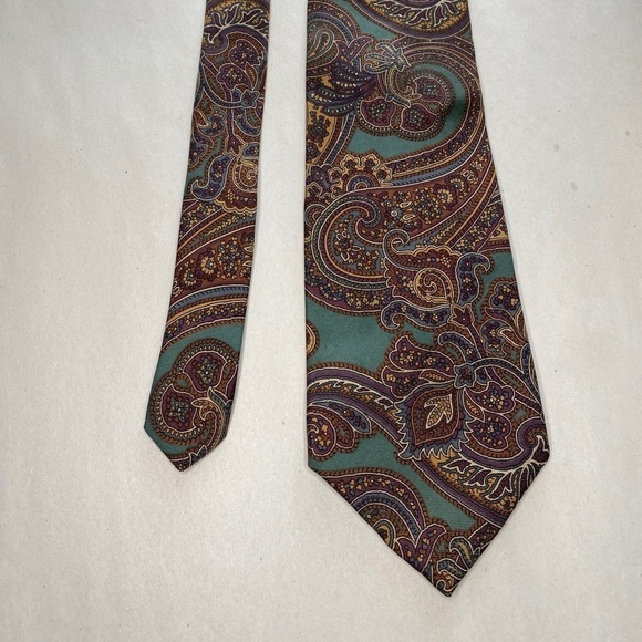 Christian Dior silk tie luxury wardrobe essential for office or dinner out - Picture 4 of 7